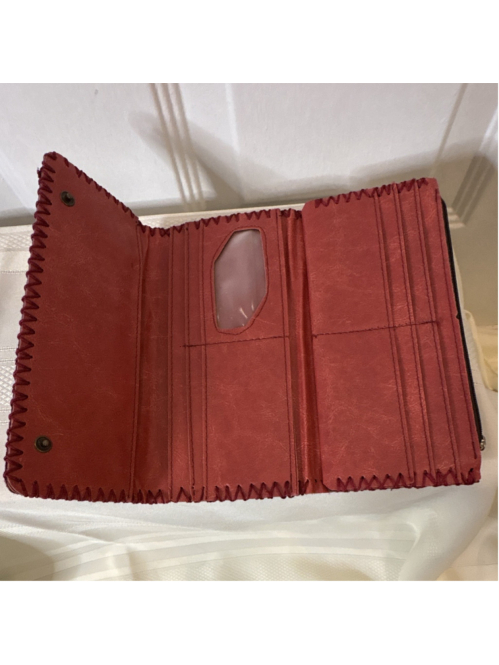 Gold Coast Burgundy Floral Wallet with ID Window & Credit Card Slots - Picture 4 of 6